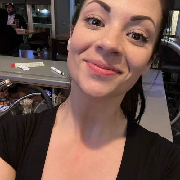 Meet your Posher, Jocelyn - Picture 2 of 4